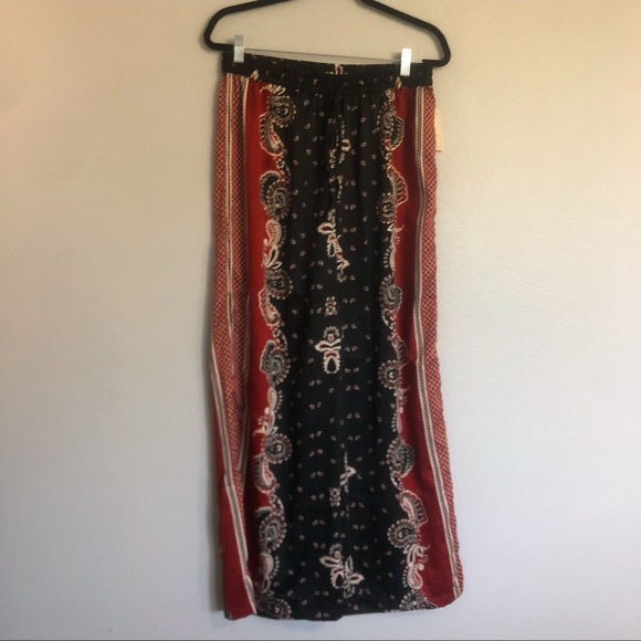 Bohemian Paisley Maxi Skirt - Black and Red - Picture 2 of 3